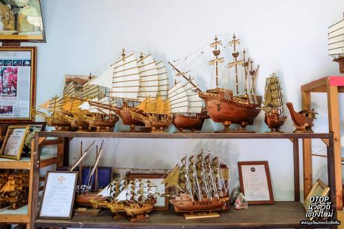 เรือจำลอง